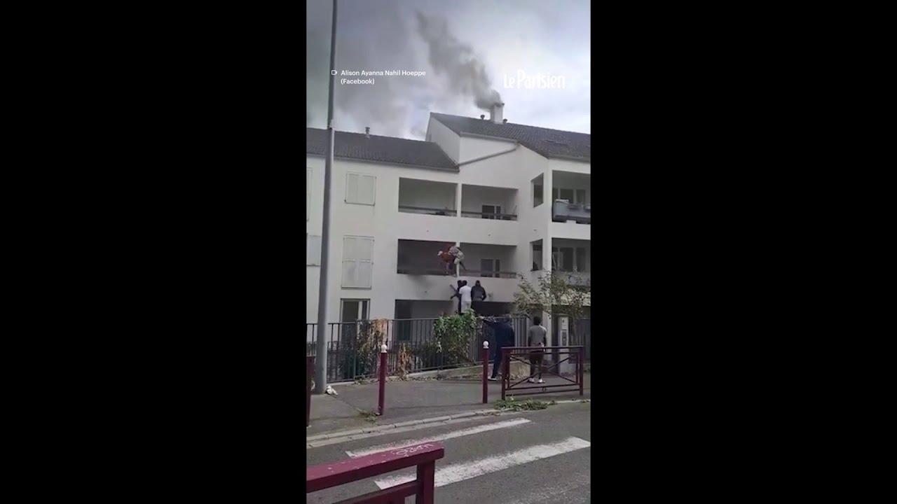 Ils escaladent un immeuble en flamme et sauvent une femme