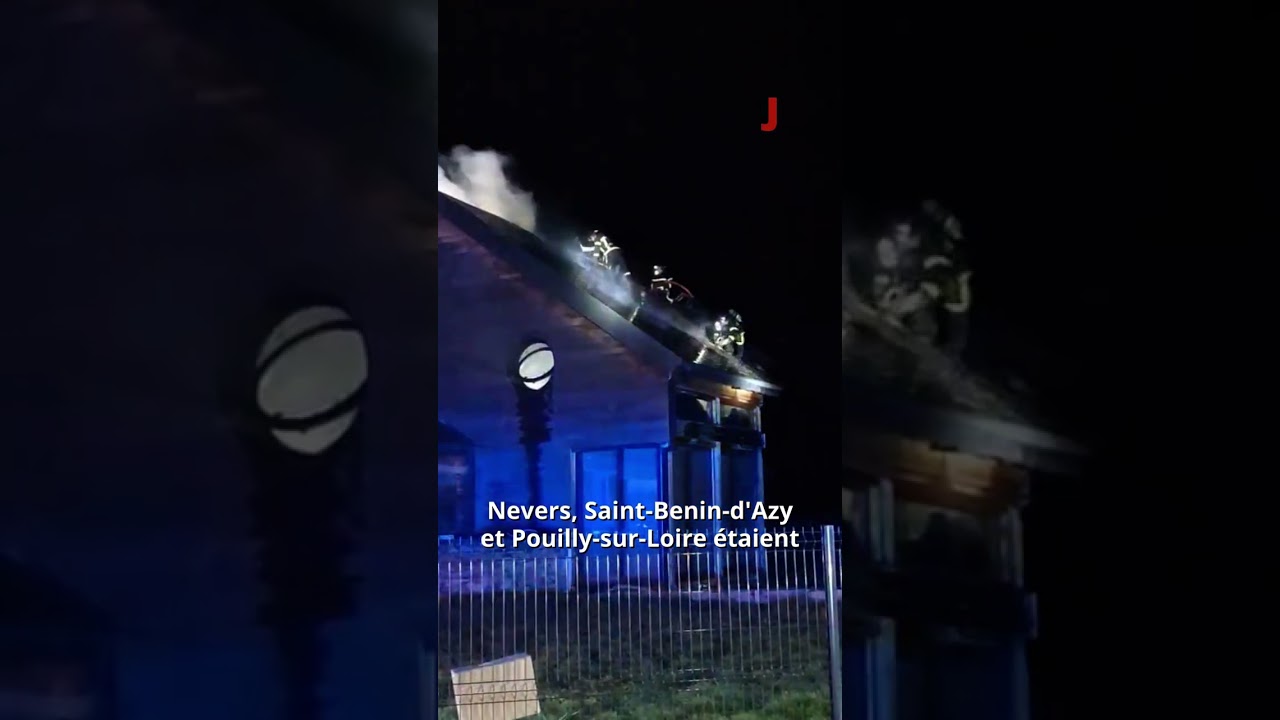 Un feu de cheminée dans une maison à La Marche