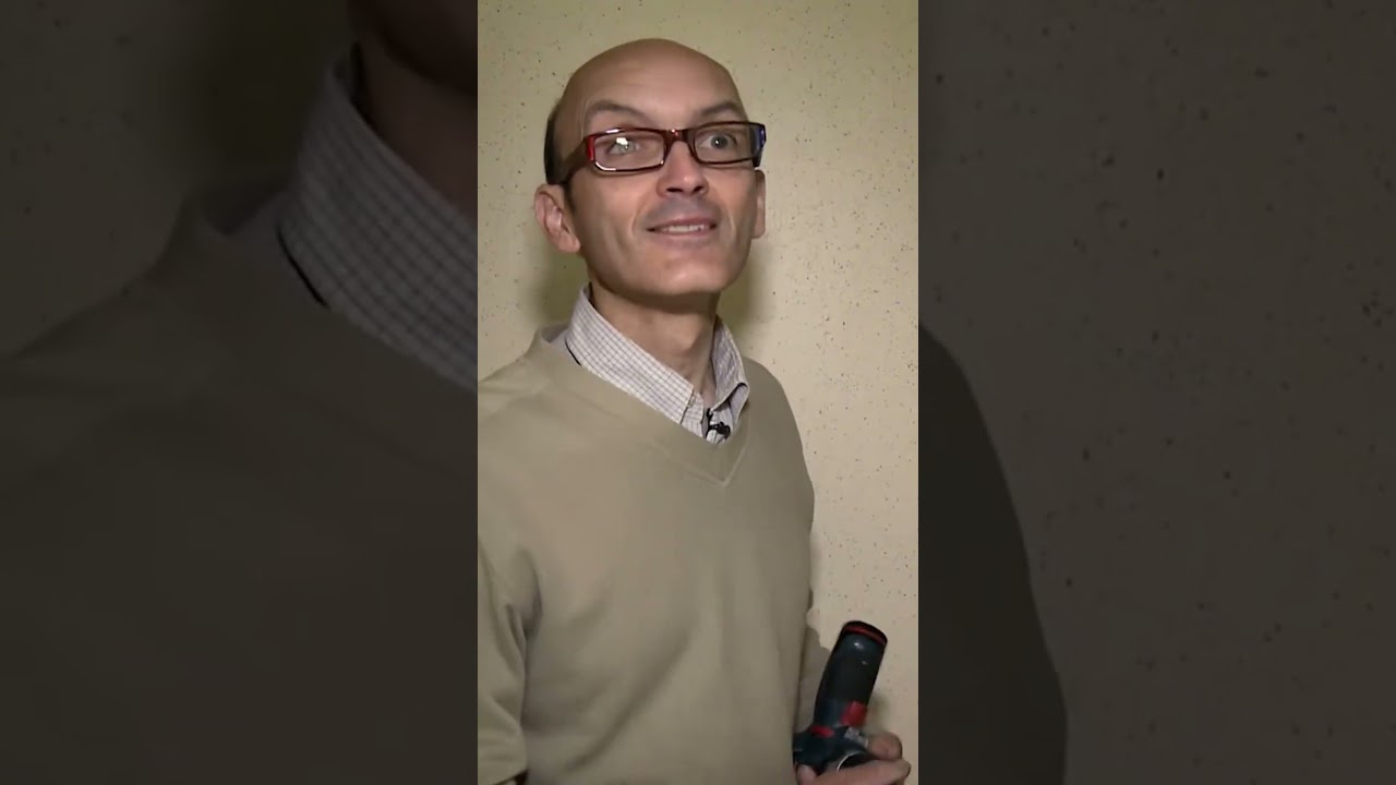 Il coince une aiguille dans la serrure pour que son locataire soit bloqué dehors